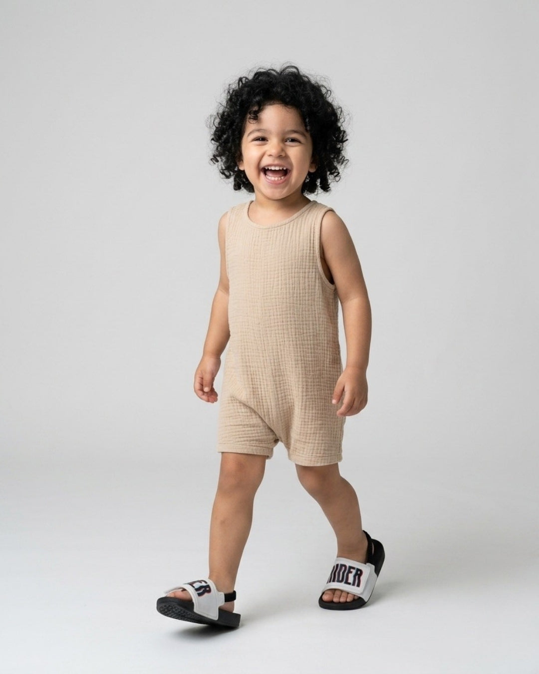 Kids Graphic Slides, White & Black-S22-11546